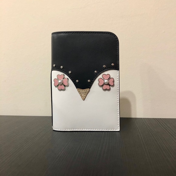 NWT ♠️ Kate Spade ♠️ Frosty Black Passport Holder - Picture 2 of 5